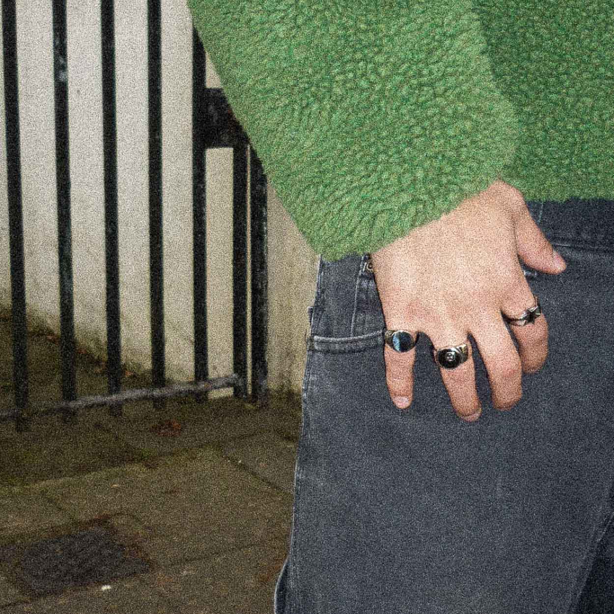 8 BALL RING